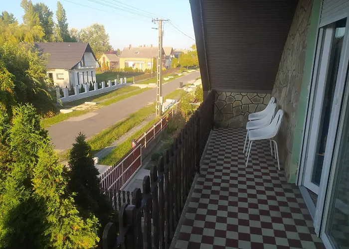Etus Vendeghaz 2 Holiday home Balatonfenyves